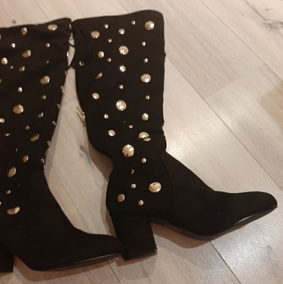 Boots - Picture 2 of 7